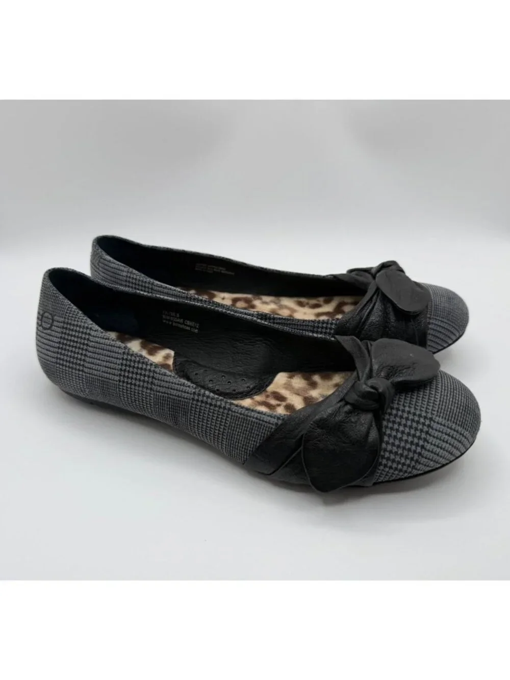 Born Molly Flats Women Size 7.5M Gray Plaid Fabric Round Toe Cushioned Shoes